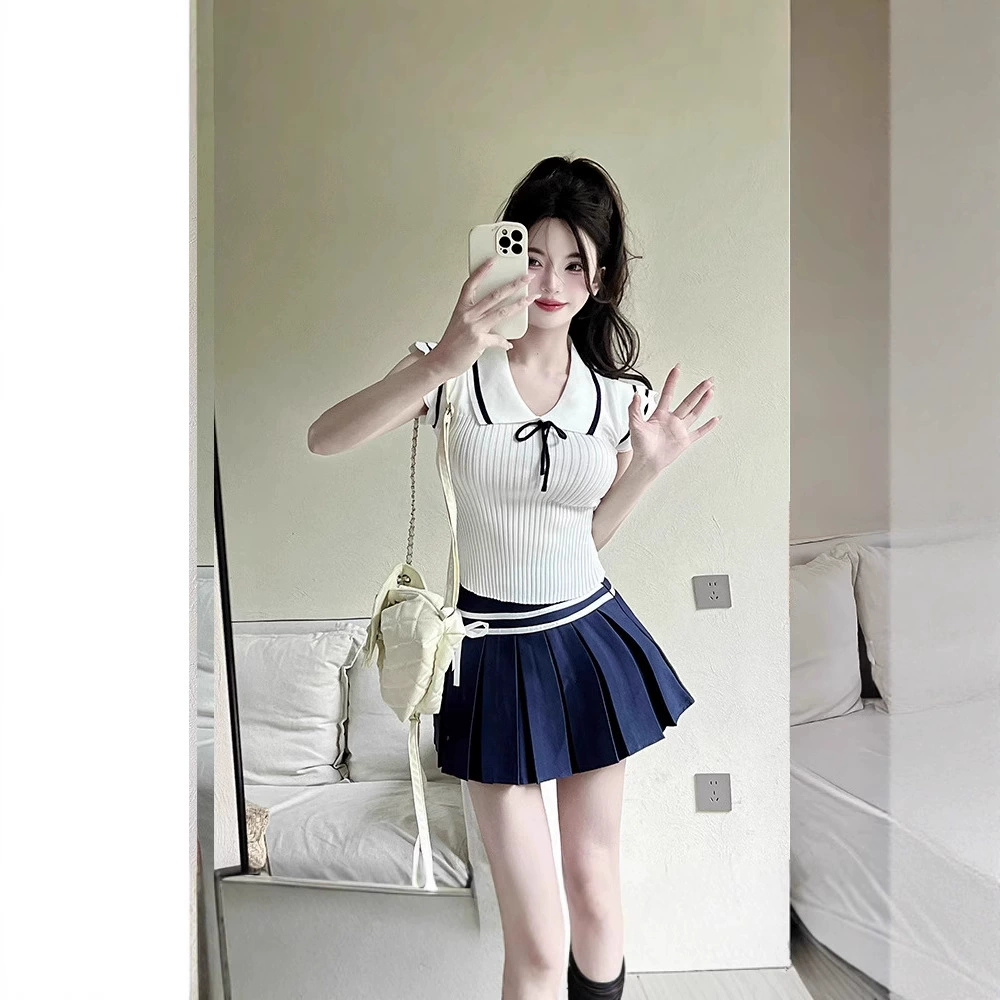Летний новый стиль для колледжа, облегающий топ без рукавов для девушек, вязаный утягивающий топ, синяя плиссированная юбка, комплект из двух предметов, уменьшающий возраст