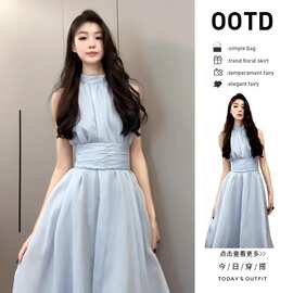 无袖挂脖连衣裙子女春季2026新款海边度假设计感气质法式收腰长裙