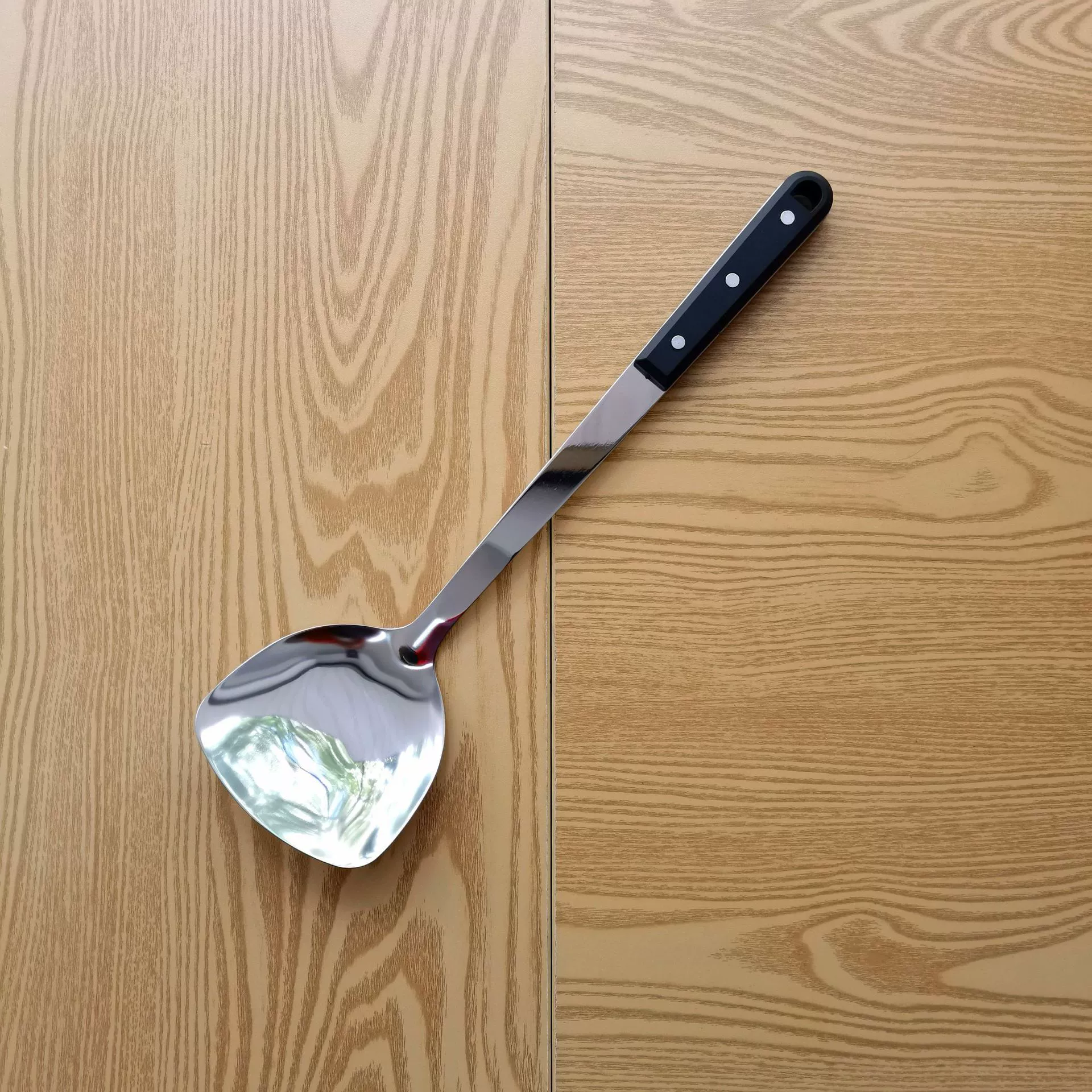 1221 black three-nail spatula stainless steel spatula kitchen utensils household cooking spatula spoon spoon wholesale