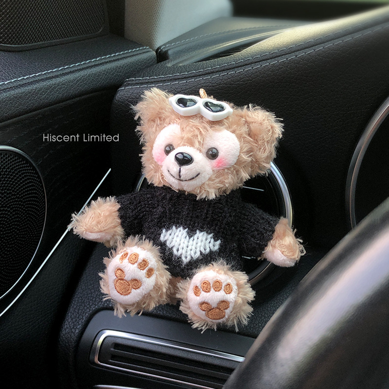 2025 nuevo coche muñeca oso de felpa Tamiflu coche aromaterapia de salida de aire decoración interior accesorios de coche decoración mujer