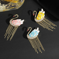 新款高檔氣質天鵝流蘇胸針鑲水鑽滴油時尚服飾別針西服大衣胸花女