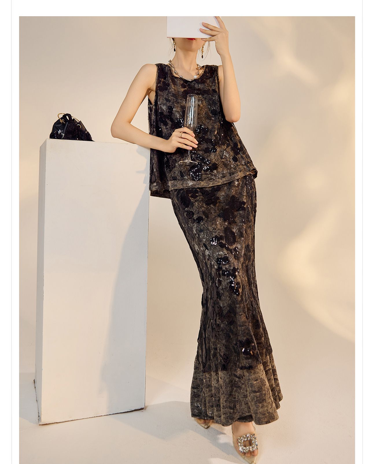 Bộ vest nữ phong cách Trung Quốc mới mùa hè 2026, thêu sequin, chân váy ngắn và áo vest — Chân váy màu trắng be, Chân váy đen cao cấp, Gilê đen cao cấp, Gi lê màu trắng be chi tiết 25