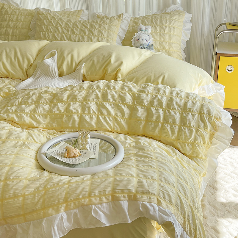 Seersucker Lace Four-piece Bedding Set With Solid Colour Heart Motif_voghion.com