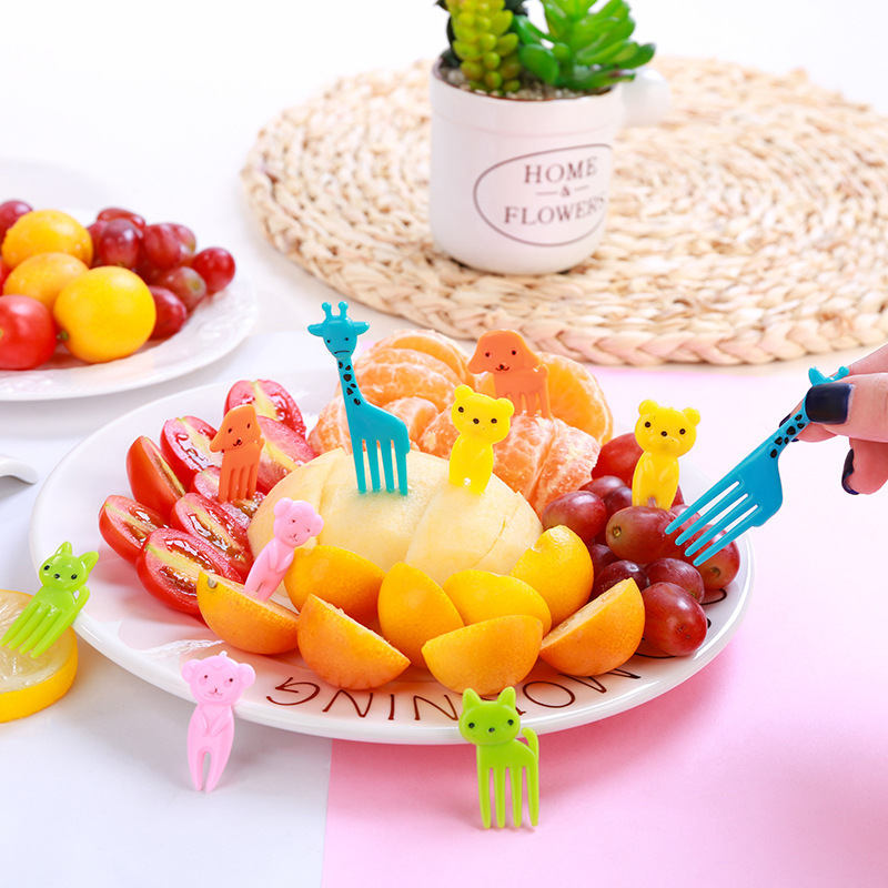 搜坷 Japanese cartoon creative children's fruit fork, cute plastic set