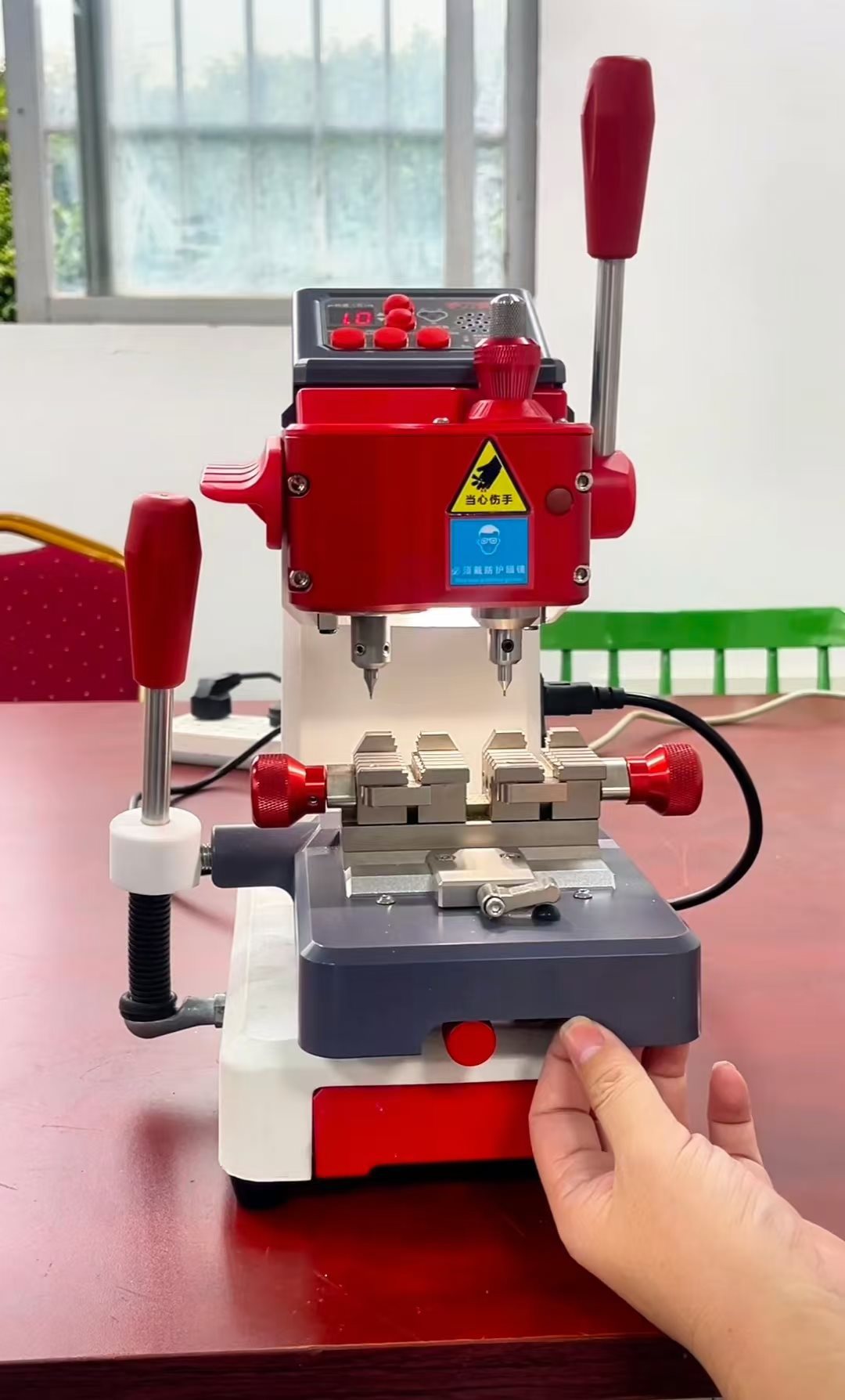 双刀刻专业版护刀侠立式钥匙机无刷电机没有皮带避免断刀