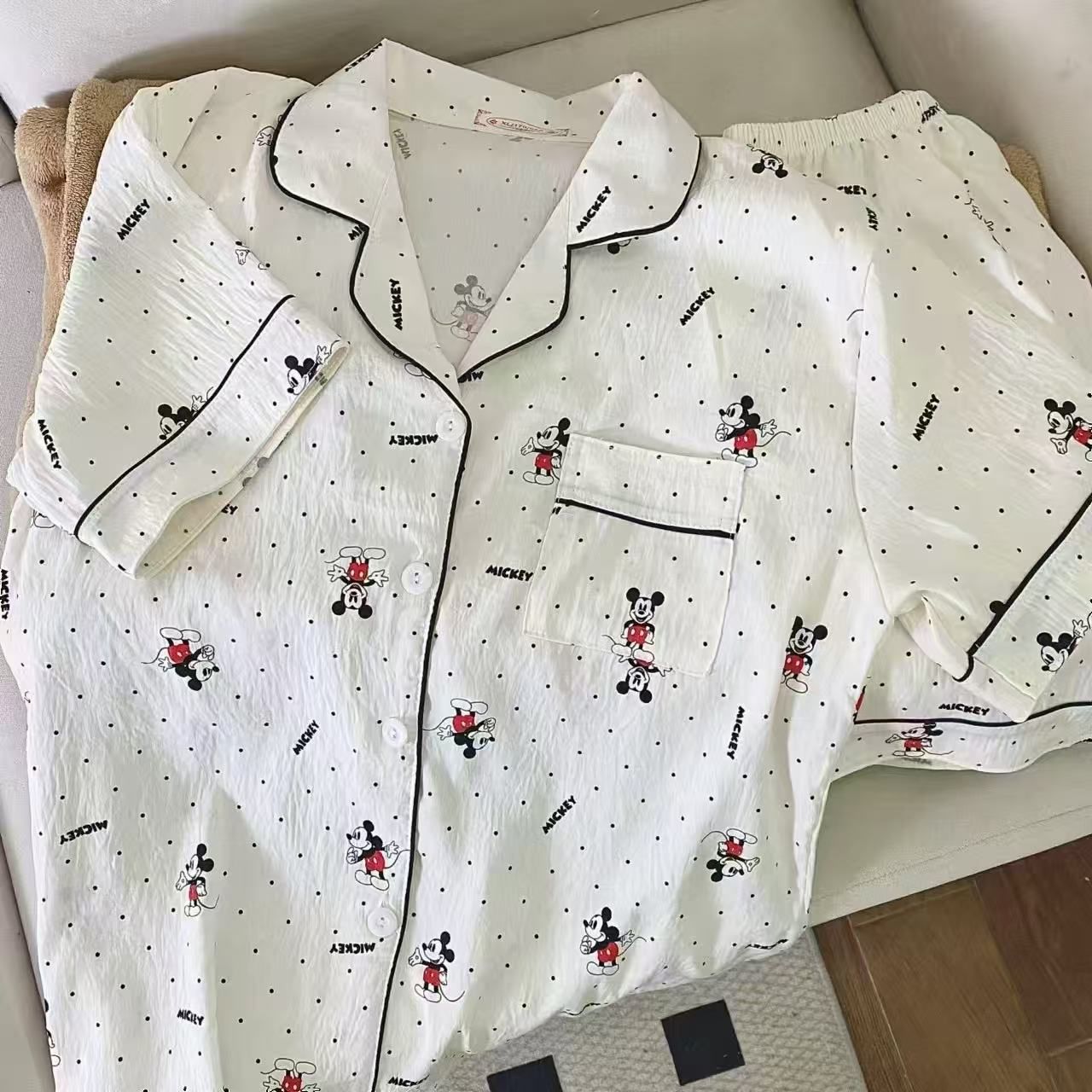 Comercio exterior de Vietnam verano nuevo estilo nube rebeca de algodón solapa dulce pijama de dibujos animados pantalones cortos de manga corta traje de servicio a domicilio para mujer