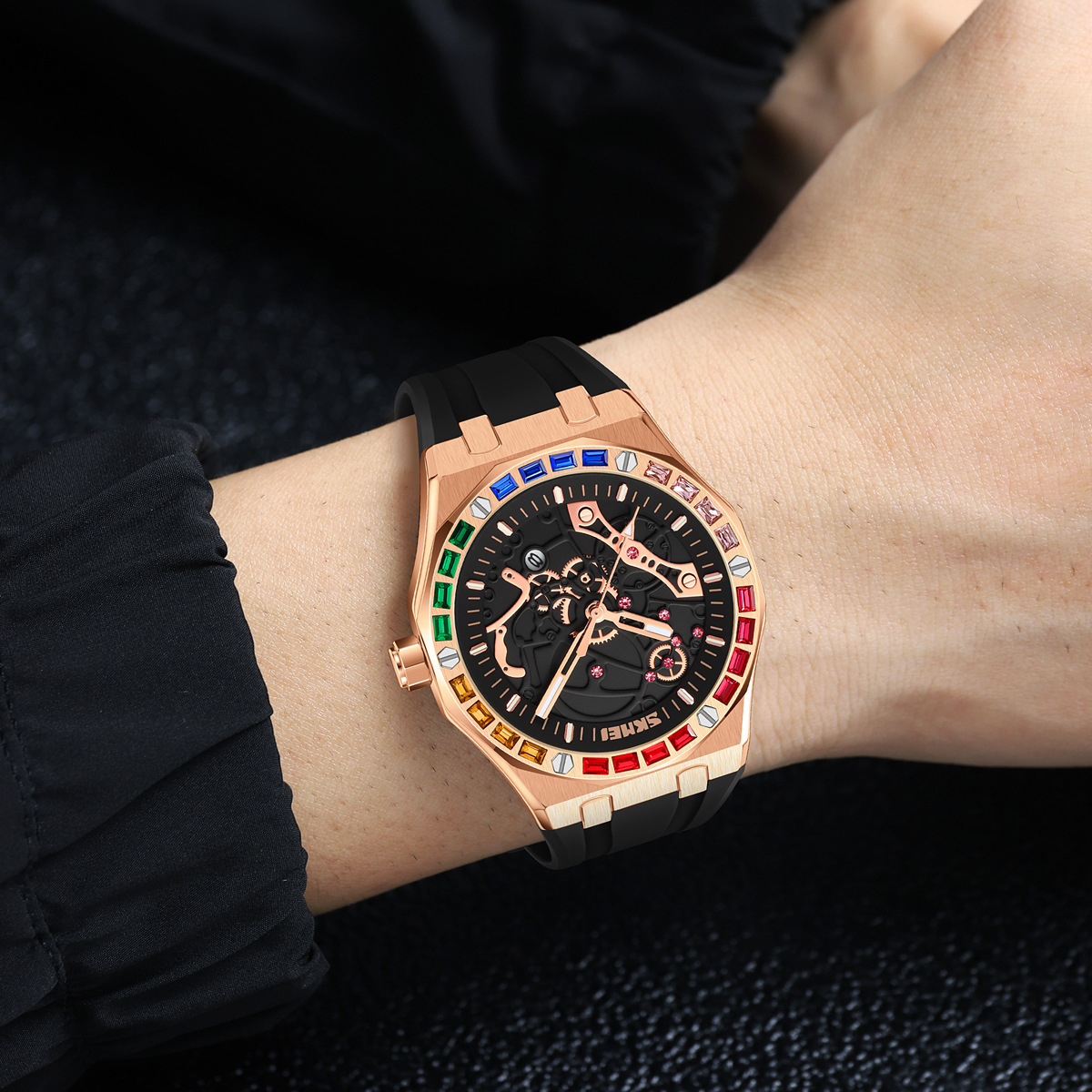 Momento de los Estados Unidos transfronterizos exclusivos para hombres reloj de pulsera de diamante de color octagonal viento mecánico silicona correa impermeable relojes de cuarzo al por mayor
