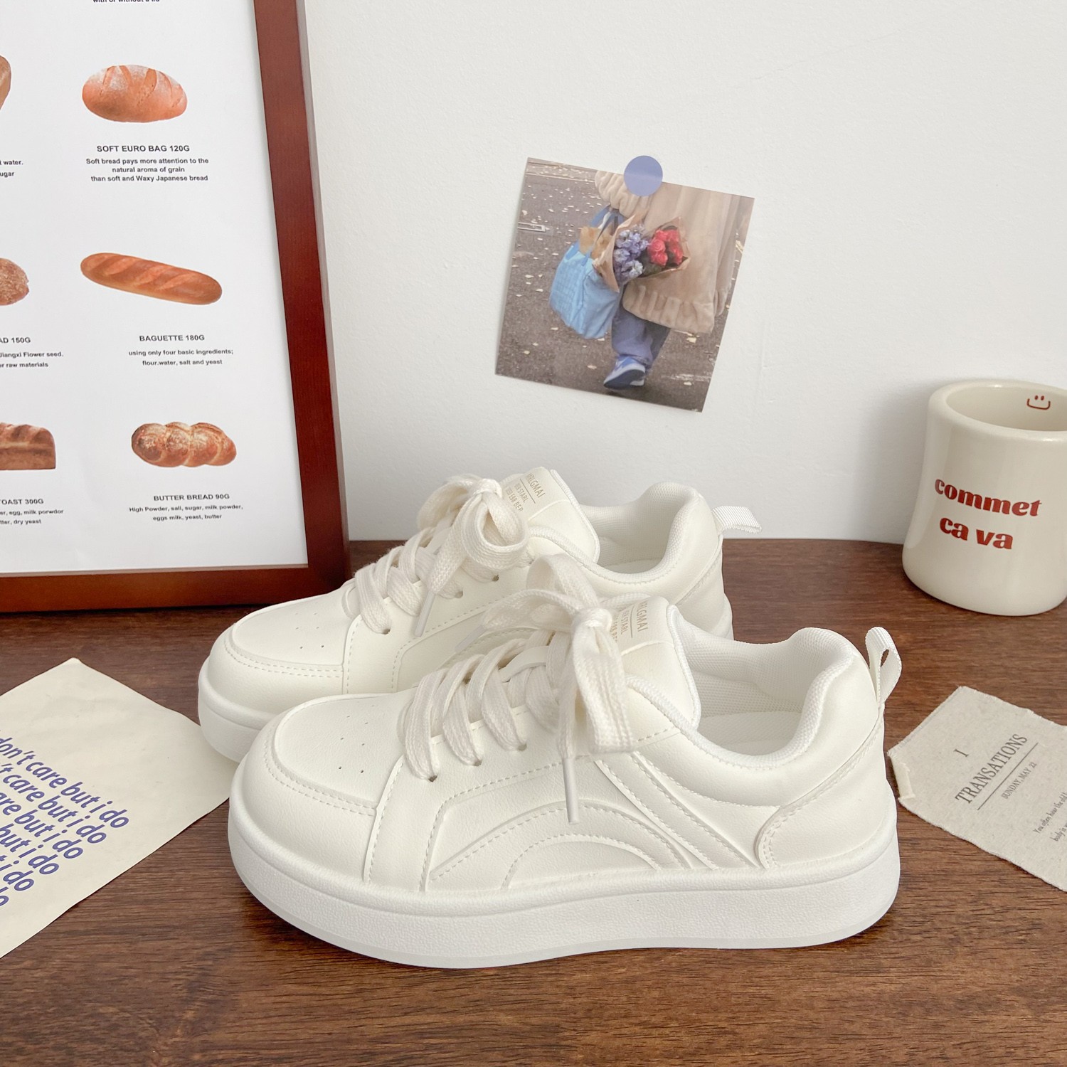 Zapatos blancos de suela gruesa para mujeres, verano y otoño de 2025, nuevos zapatos de entrenamiento de nicho cómodos, zapatos deportivos casuales para mujeres