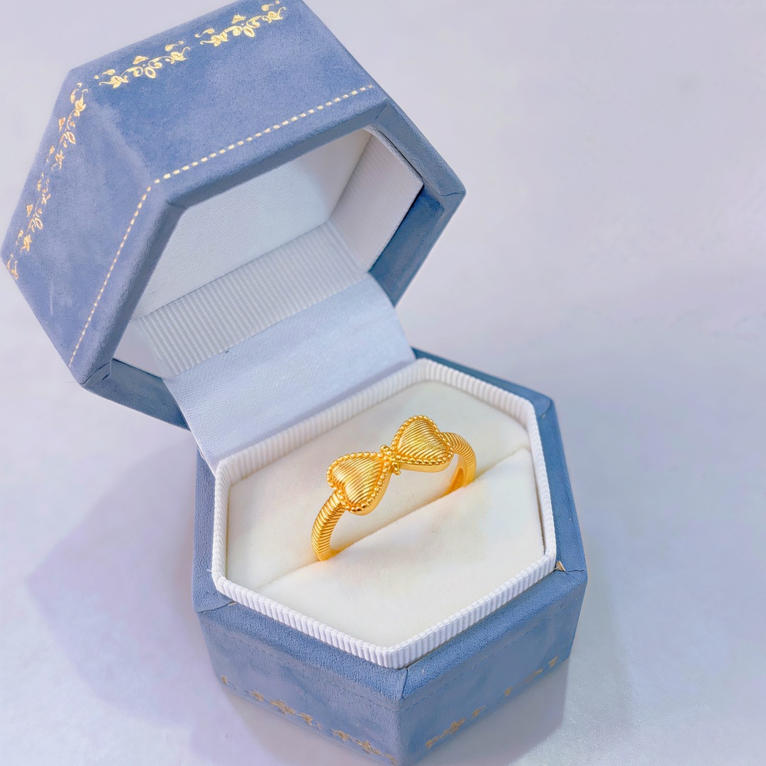 Matte adjustable ring with bow