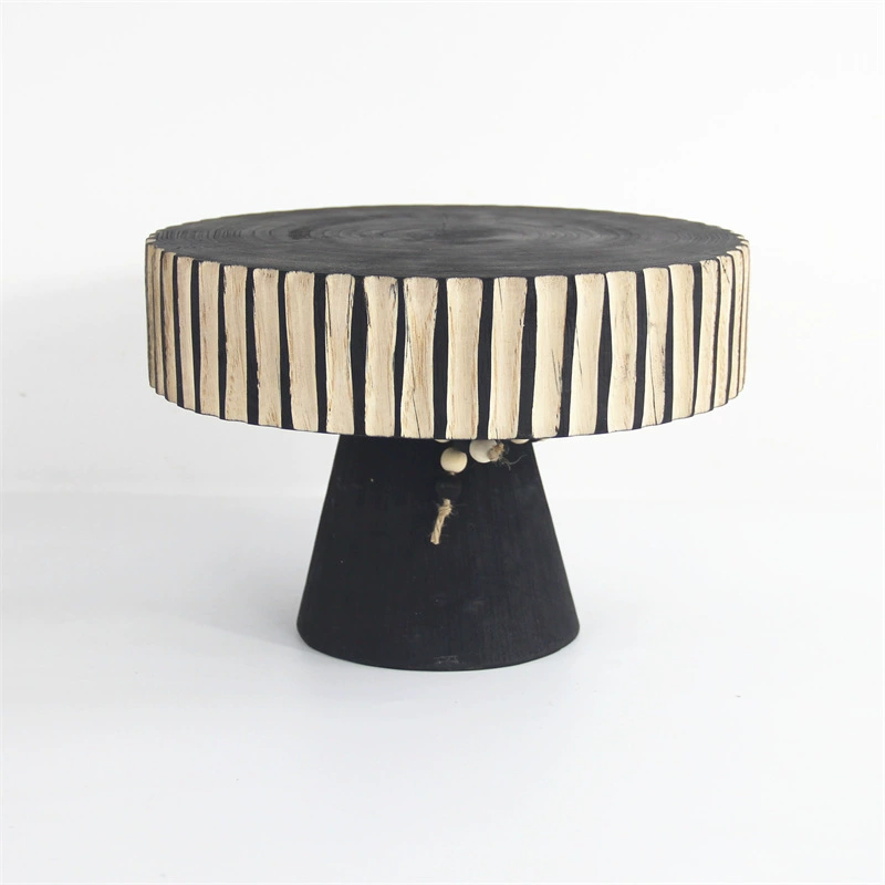 Производитель продаёт деревянные подносы ручной работы чёрно-белого цвета, подносы для закусок и фруктов, а также настольные украшения для дома и гостевых домов.