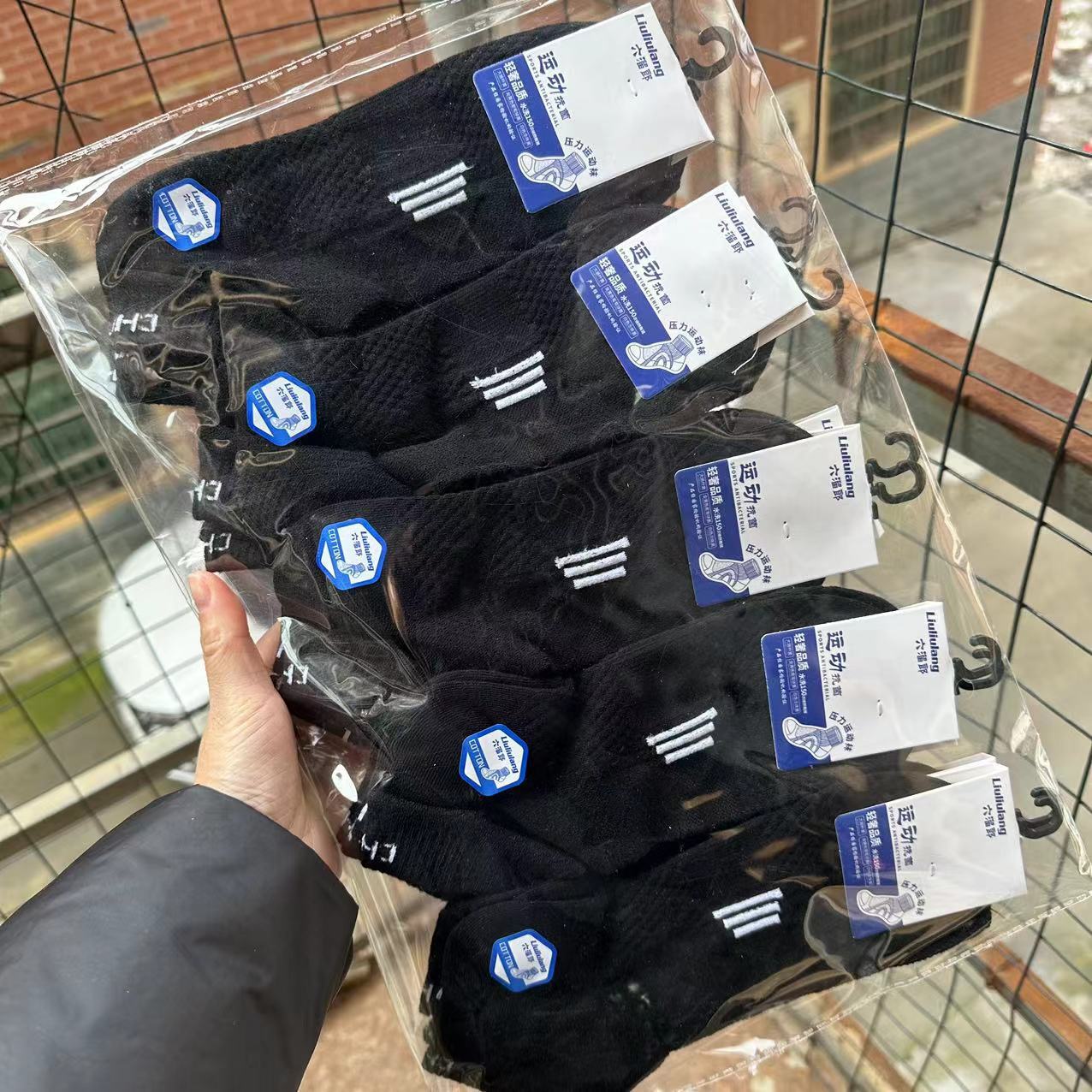 Venta al por mayor de alta gama de primavera y verano fino transpirable para damas calcetines deportivos blancos de algodón peinado que absorben el sudor calcetines blancos de tubo corto calcetines de mujer