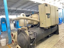 二手中央空调  变频螺杆冰水机 制冷量1122kw销售与出租