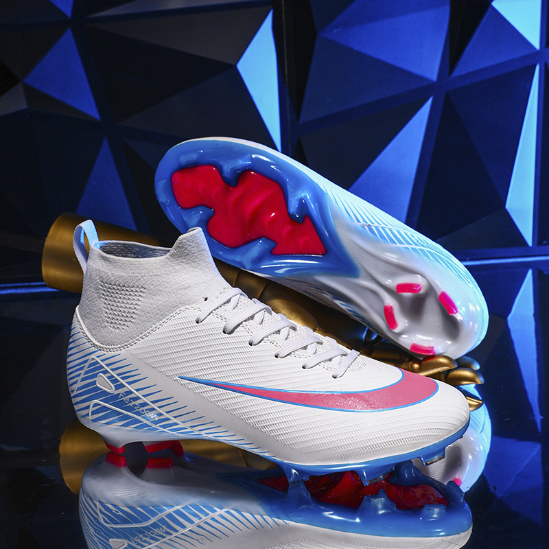 Nuevos zapatos de fútbol de asesino para niños transfronterizos con tacos largos para niños y tacos rotos para niñas, para competición en césped artificial y entrenamiento profesional, en stock.