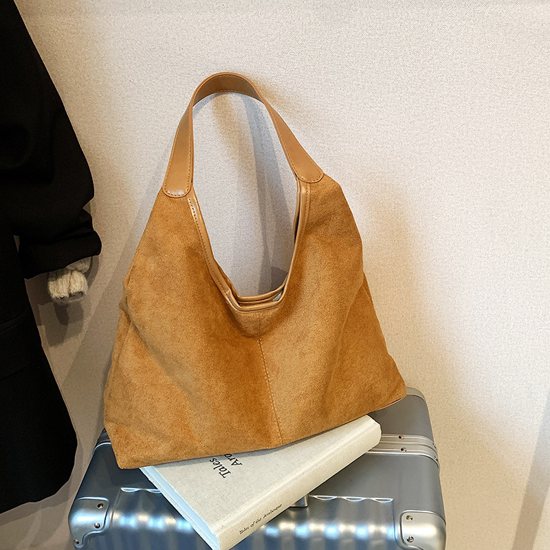 Popular bolso tote de gran capacidad mate para mujer 2024 otoño e invierno nuevo bolso de hombro simple de cercanías bolso tote de moda