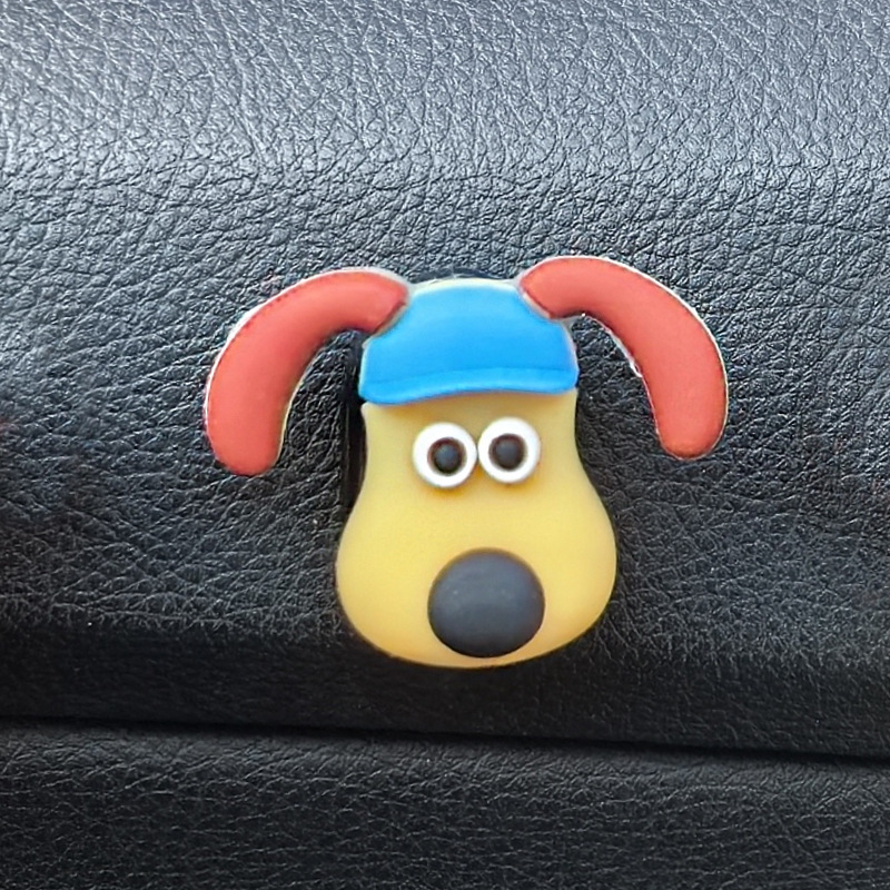 La cabeza de la celebridad de Internet, la batería del coche, el gancho del coche, el gancho pequeño del coche del copiloto delantero, los accesorios del coche