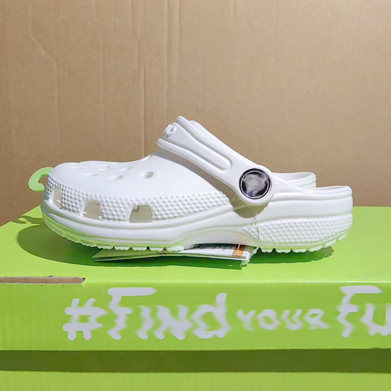Classic celebrity children's clogs 2026, breathable and comfortable sandals for boys and girls, outdoor closed-toe slippers, parent-child beach shoes