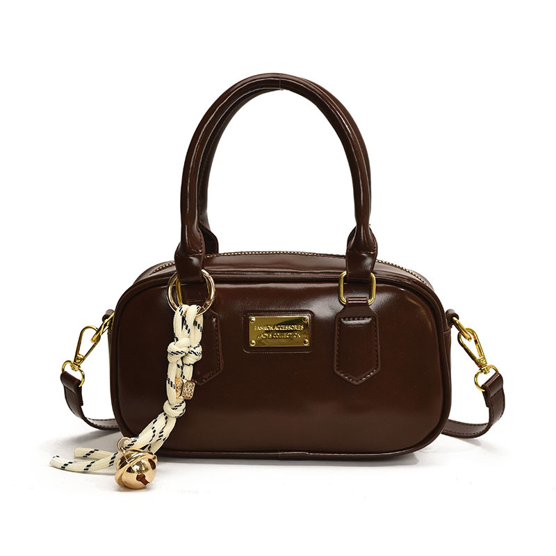 Bolsa de bolos de mano caliente para mujeres 2025, nueva bolsa de hombro simple de moda popular, bolso de mochila de estilo extranjero