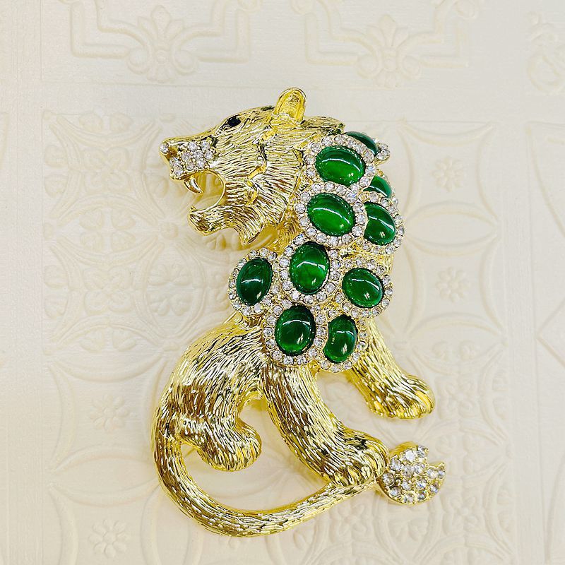 New retro lion brooch pendant heavy industry pin men's and women's coat accessories in stock wholesale one-piece delivery