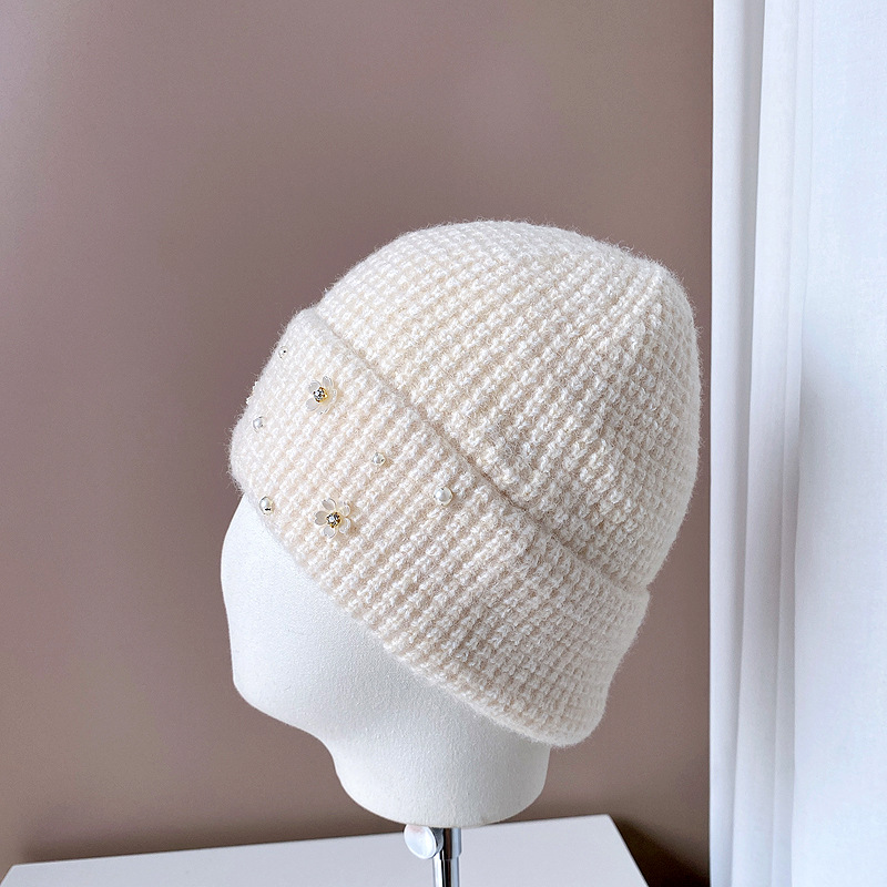 Women's Simple Style Flower Eaveless Wool Cap display picture 5
