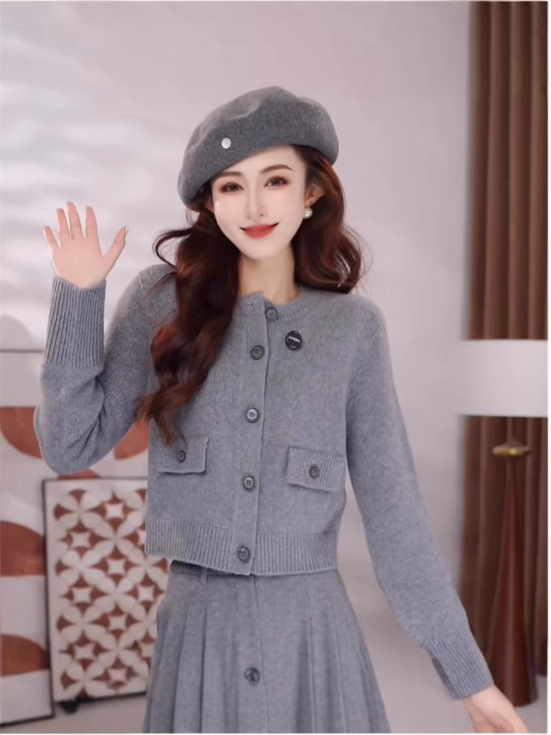 Áo len cổ tròn ngắn tay dệt kim len cừu phong cách đơn giản — Xanh lá cây nhạtcolor