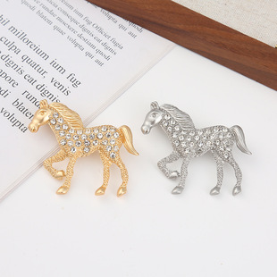 Light Luxury Diamond-encrusted Personality Niche Metal Horse Clothing Pin Zodiac Horse to Success Elegant Suit Accessories Brooch