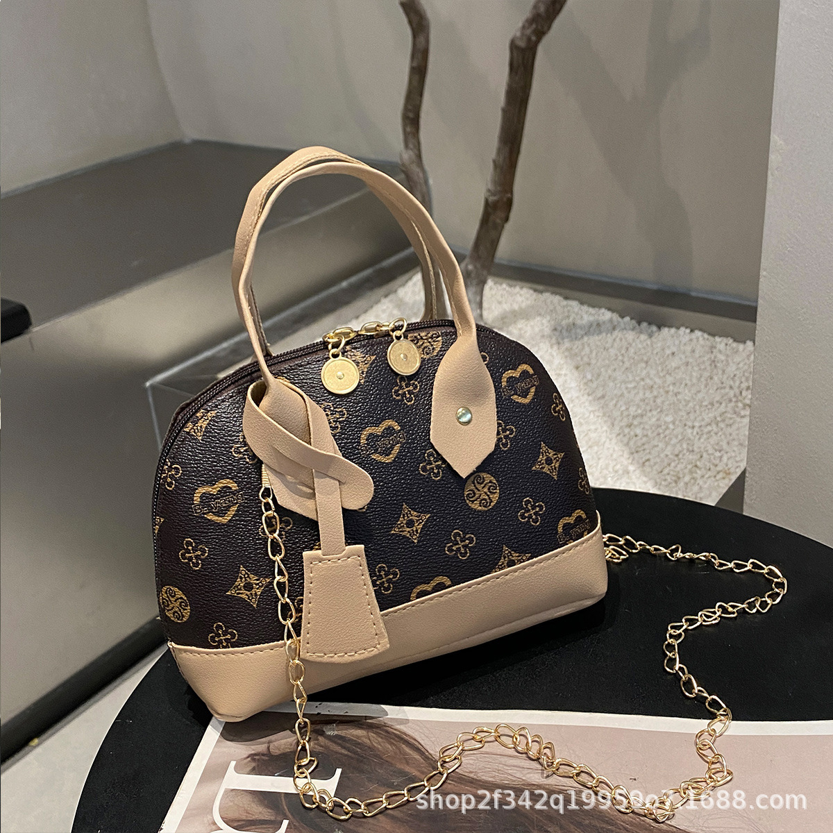 2023 nuevo bolso de mujer ligero de lujo impresión conchas bolso de gran capacidad bolso de mano de moda versátil hombro bolso de mujer