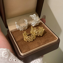 韩国东大门精致镂空蕾丝花朵耳环女耳圈新款韩系小众设计感耳饰