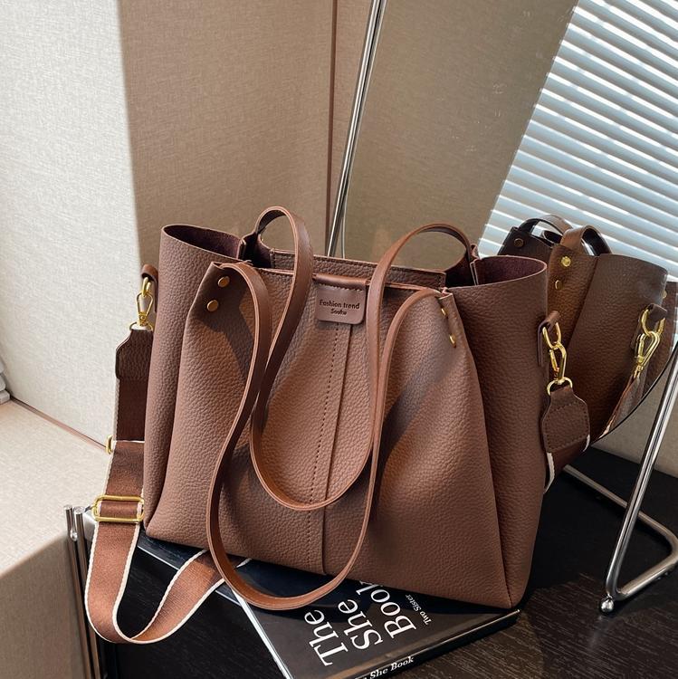 Bolsas de gran capacidad de explosión transfronteriza para mujeres 2025, nuevas bolsas de mochila versátiles, bolsas de cubo casuales simples.