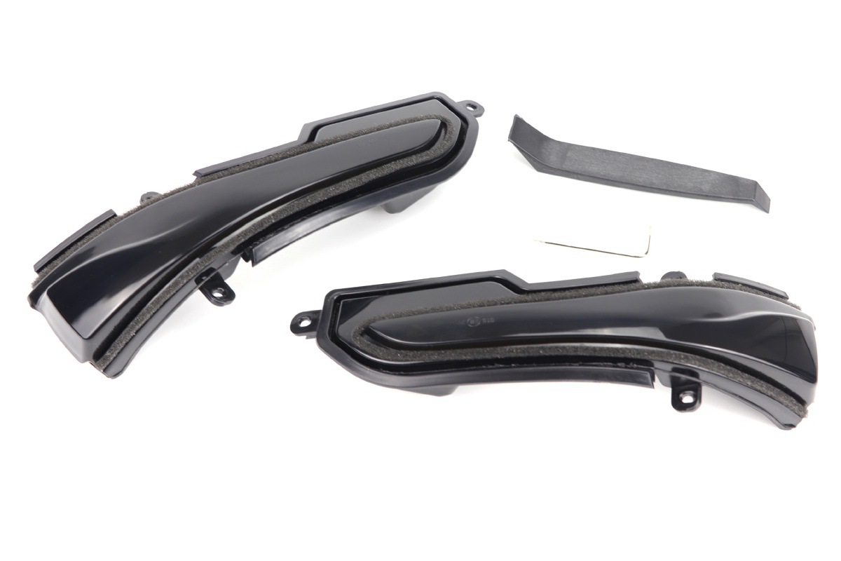 Suitable for Infiniti Q30 Q50 Q60 Q70 Qx50 Qx60 Qx70 Rearview Mirror Running Water Turn Signal