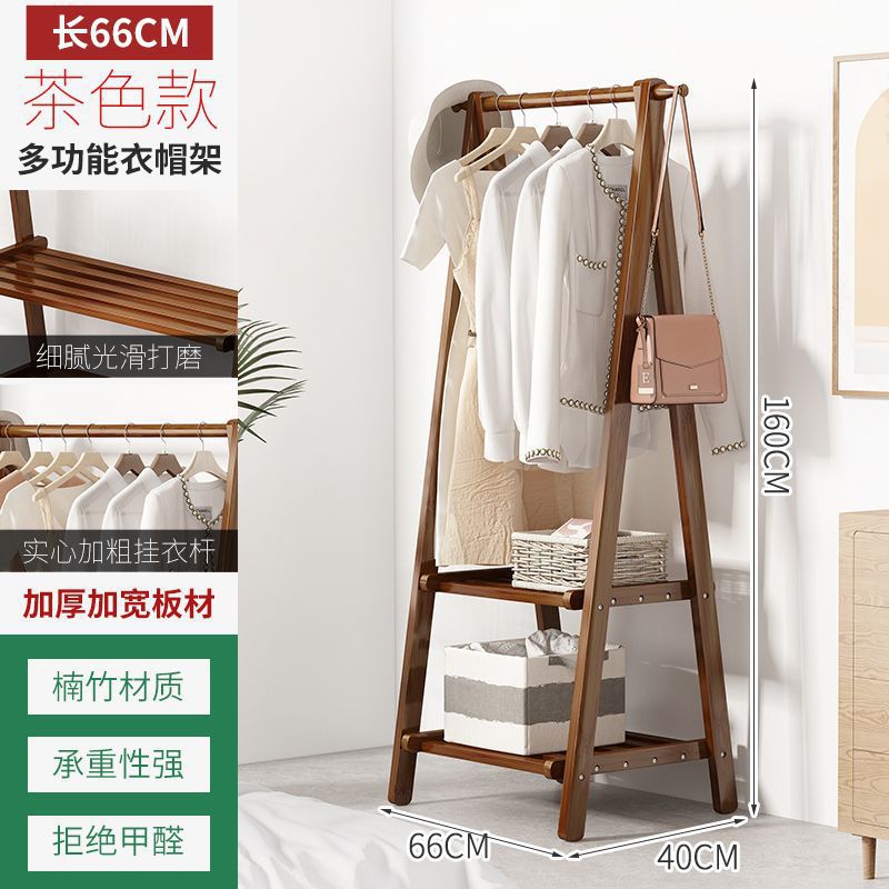 寝室の夜に寝て、ズボンを掛けてハンガーを収納します。