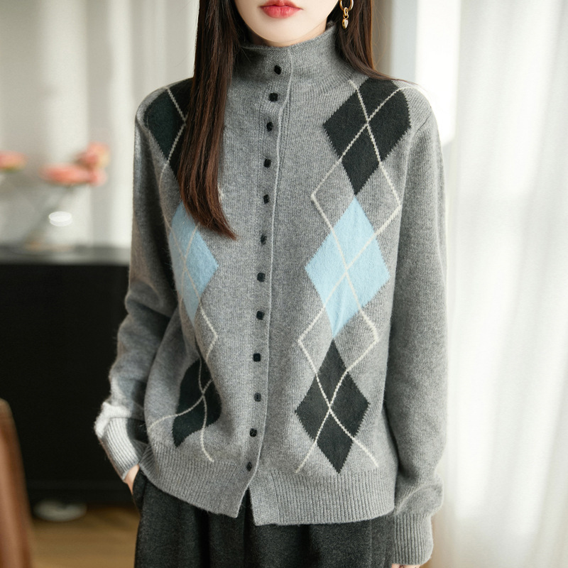 Retro Quilted Wool Knitted Cardigan for Women 2025 New Thickeneded Warm Loose Slimming Look Bottoming Sweater Jacket