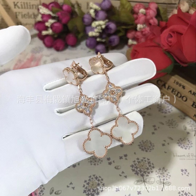 ダイヤモンドがちりばめられた四つ葉のクローバーイヤリング、3つの花のイヤリング、高品質の電気メッキの厚いゴールド、女性用の多用途でシンプルなイヤリング|undefined