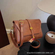時尚的PU皮革斜挎包，簡單的純色磁扣單肩包完美的信使包日常使用