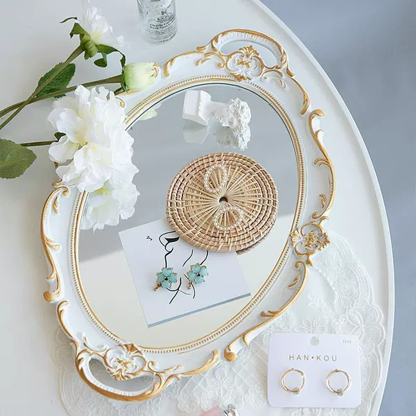 White oval retro cosmetic mirror