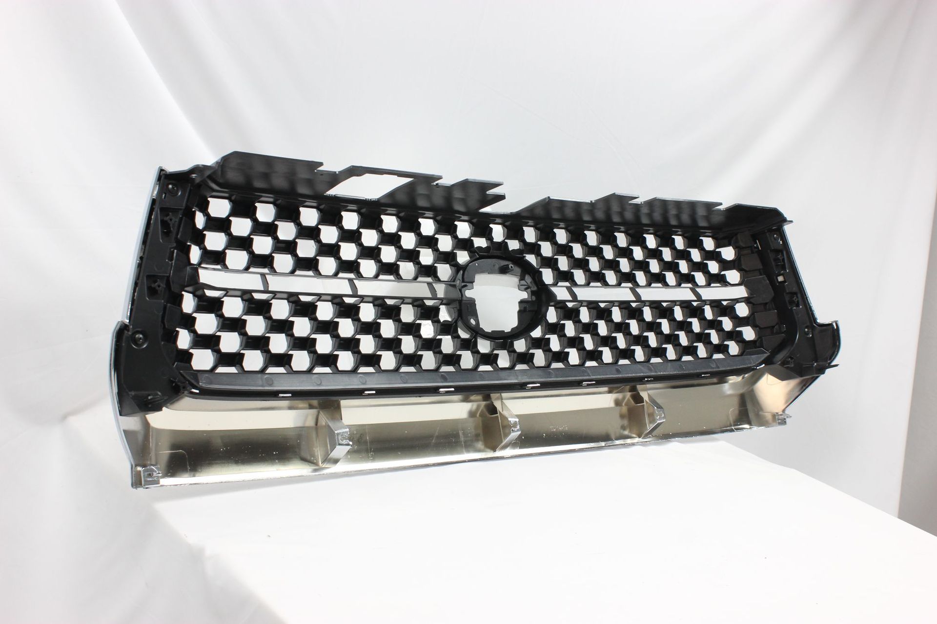 Suitable for 14-21 Toyota Tundra Front Grille Electroplated Grille Front Bumper Air Intake Grille 53101-0C021