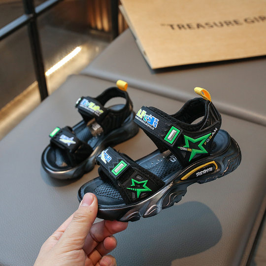 Boys' sandals 2024 Summer new soft-soled children's shoes boys' sports beach shoes middle and big children's luminous shoes