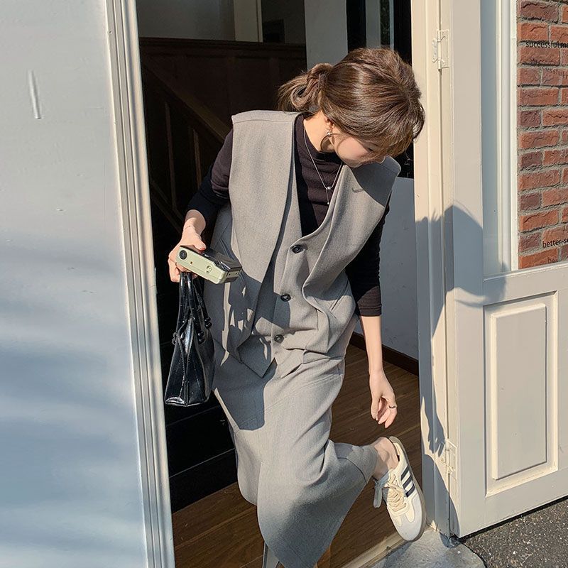 灰色盐系穿搭两件套女2025春新款时尚气质V领马甲高腰半身裙套装|undefined