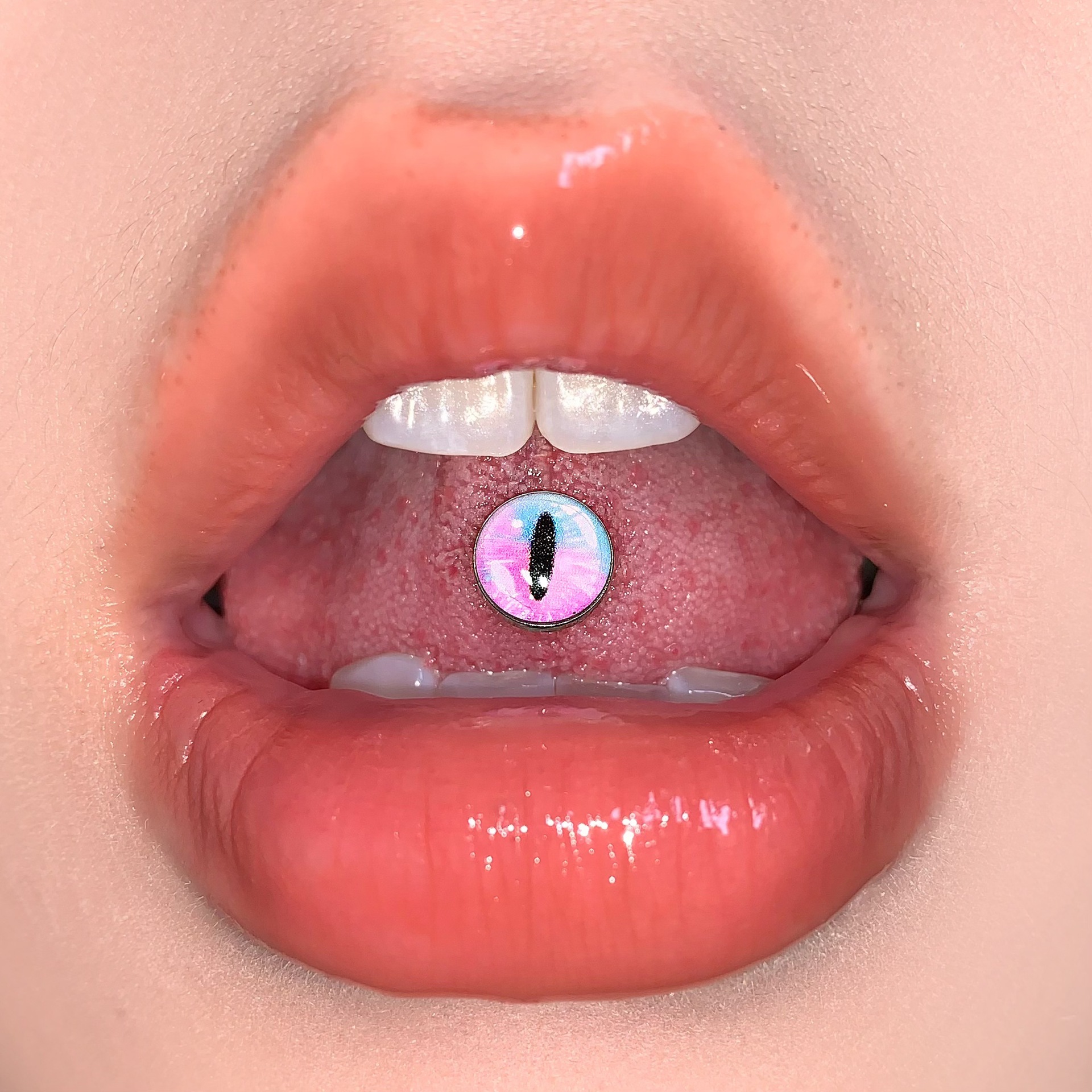 Silver pointed spike labret stud material detail
