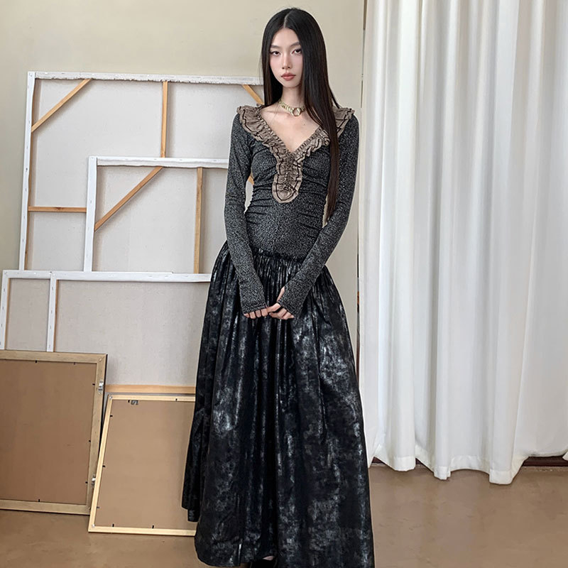 连衣裙女设计感小众针织拼皮花边v领修身显瘦长袖高腰长款a字裙秋