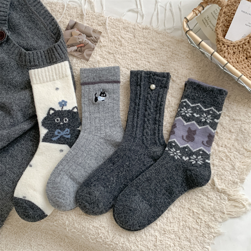 Autumn and Winter New Popular Women's Socks Gray Blue Embroidered Pearls with Wool Women's Socks Thickened Wholesale Supplier