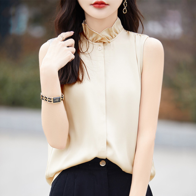 Spring knitted shirt