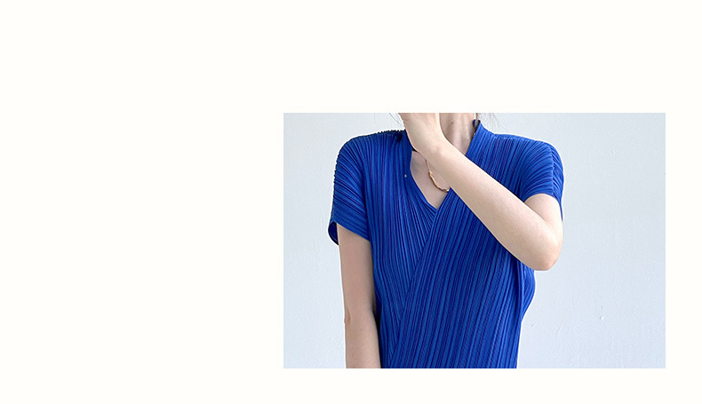 Váy xếp ly cổ chữ V tay nữ tính dáng ôm vừa dài thanh lịch — Màu xanh lam chi tiết 4