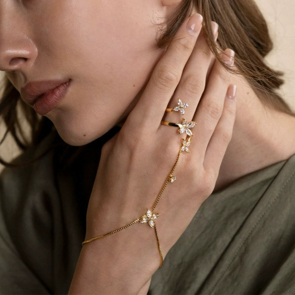 AliExpress продает горячий цветочный браслет с пальцами