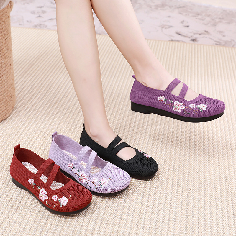 2024 Spring and Summer New Style Old Beijing Cloth Shoes for Women, Shallow Mouth Embroidered Mother's Shoes, Breathable Non-Slip Soft Sole Shoes for Women 2024 Spring and Summer New Style Old Beijing Cloth Shoes for Women, Shallow Mouth Embroidered Mother's Shoes, Breathable Non-Slip Soft Sole Shoes for Women