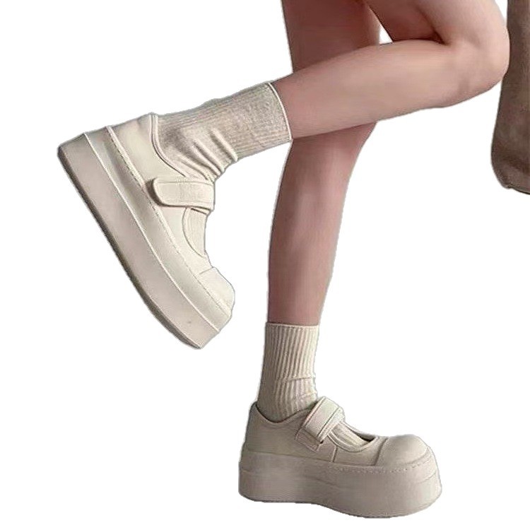 Zapatos de suela gruesa para mujeres otoño 2025 nueva moda versátil muffin zapatos deportivos poco profundos zapatos casuales blancos zapatos de mujer