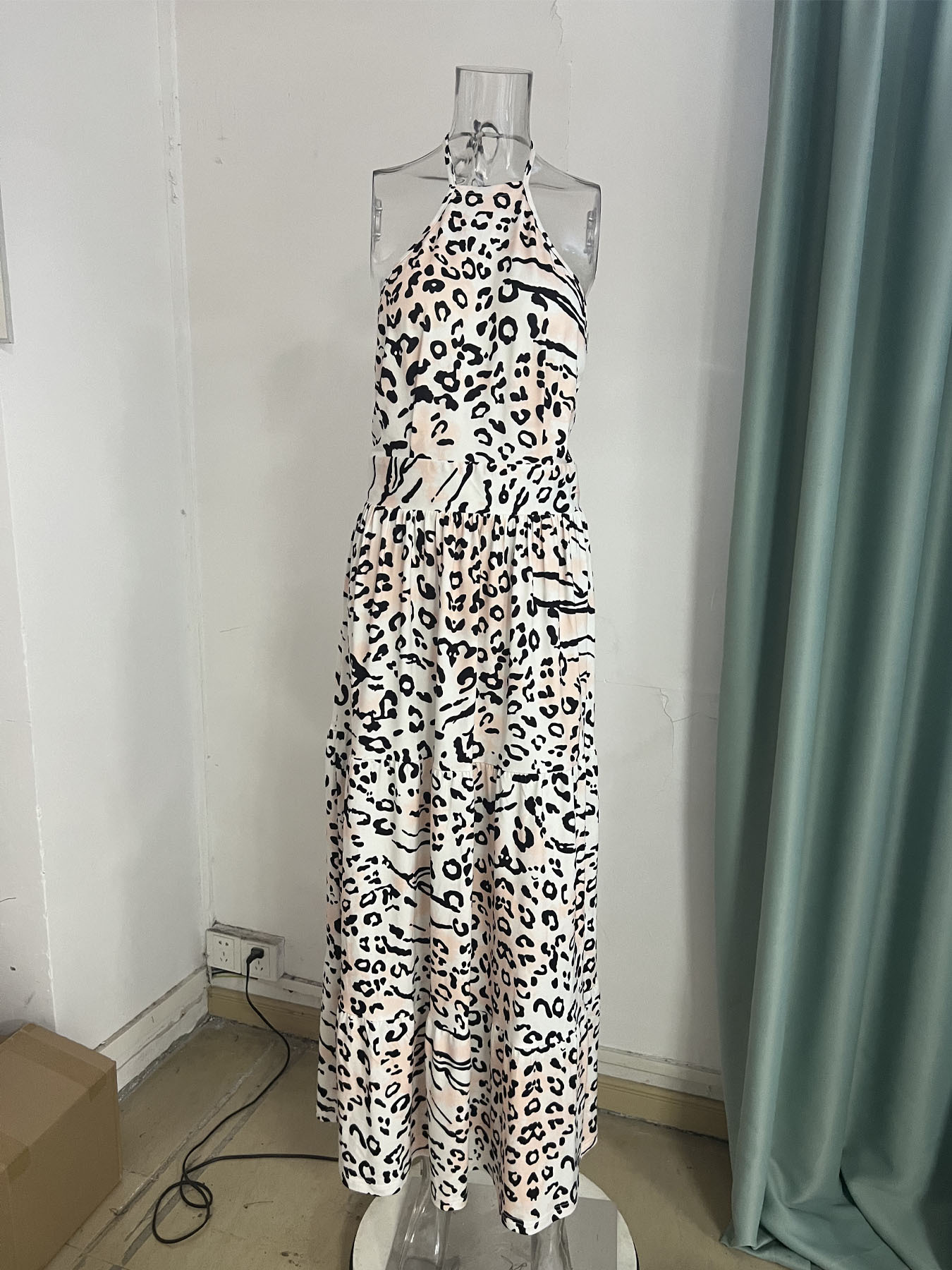 Abito lungo bohémien con scollo all'americana stampa leopardata_voghion.com