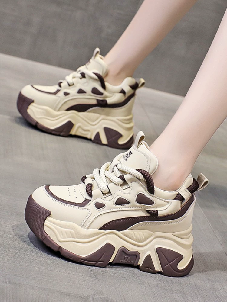 Женские ботинки на толстой платформе, осень 2025, новая модель, увеличивающие рост, универсальные, стройнящие, повседневные, с флисом.