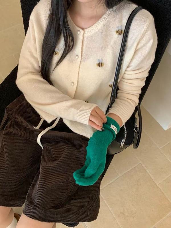 小蜜蜂珍珠扣羊毛针织开衫女2025秋冬季新款韩版减龄百搭毛衣女潮|undefined