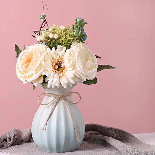 Small ceramic vase with white dried flowers and gypsophila creative hydroponic pothos vase decoration living room flower arrangement home decoration