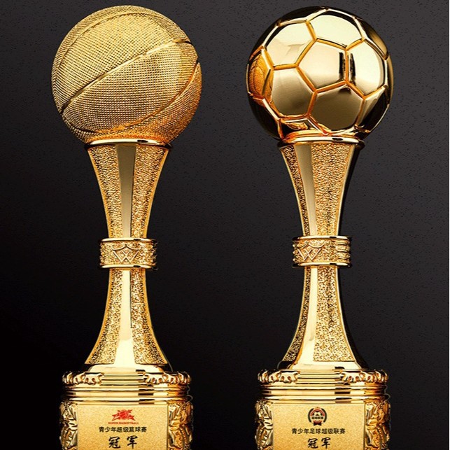Personalizado trofeo de juego dorado baloncesto fútbol bádminton tenis de mesa correr cristal dorado trofeo infantil grabado